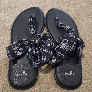 Sanuk Black and White Sandals